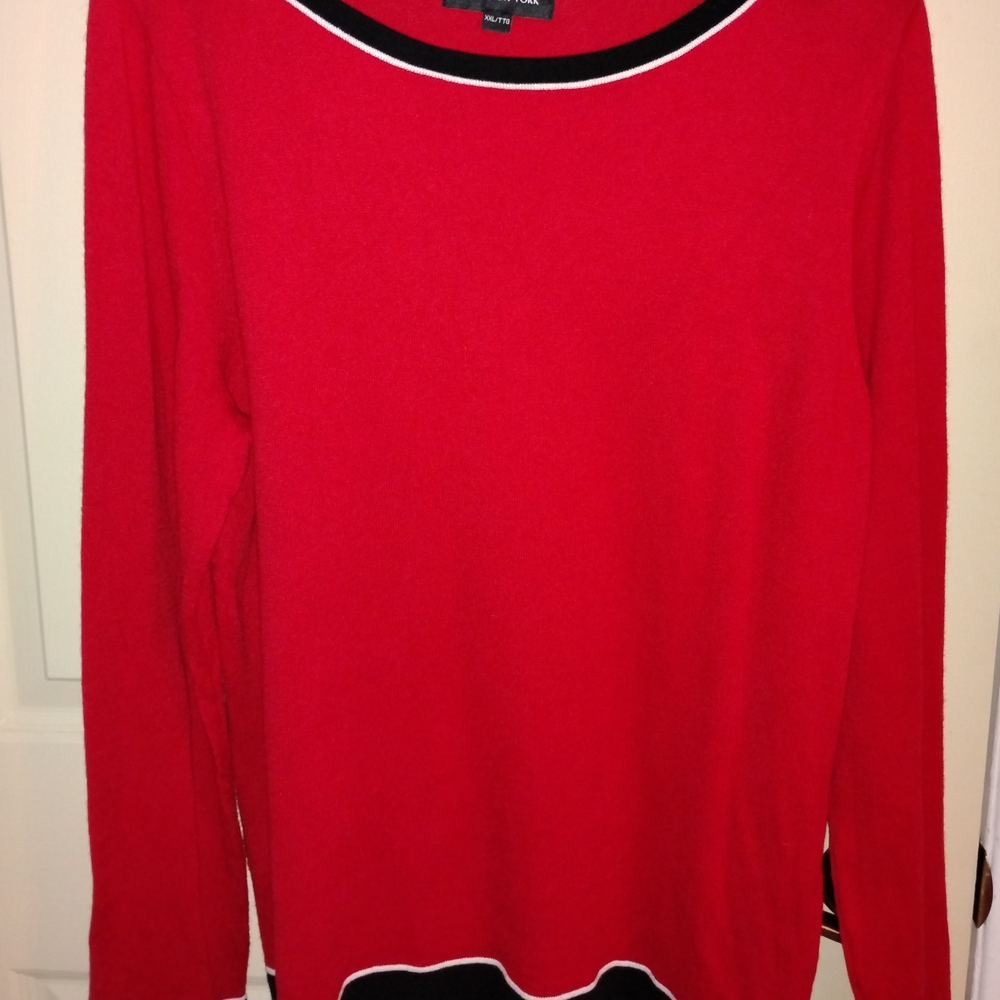 Jones New York Red Knit Top with Black Accents